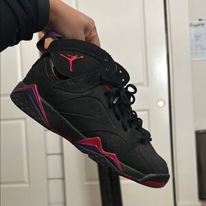 Jordan Raptor 7 Grades school size 6